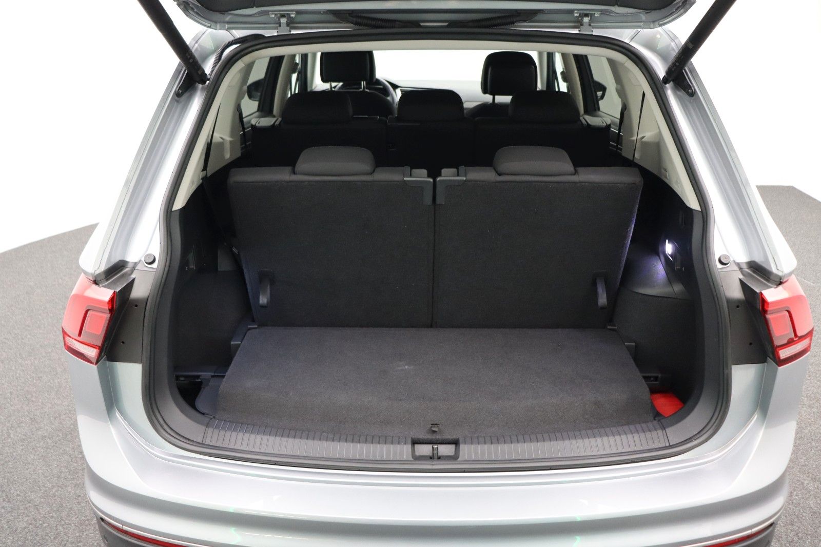 Fahrzeugabbildung Volkswagen Tiguan Allspace Life DSG ACC AHK 7Sitze LED