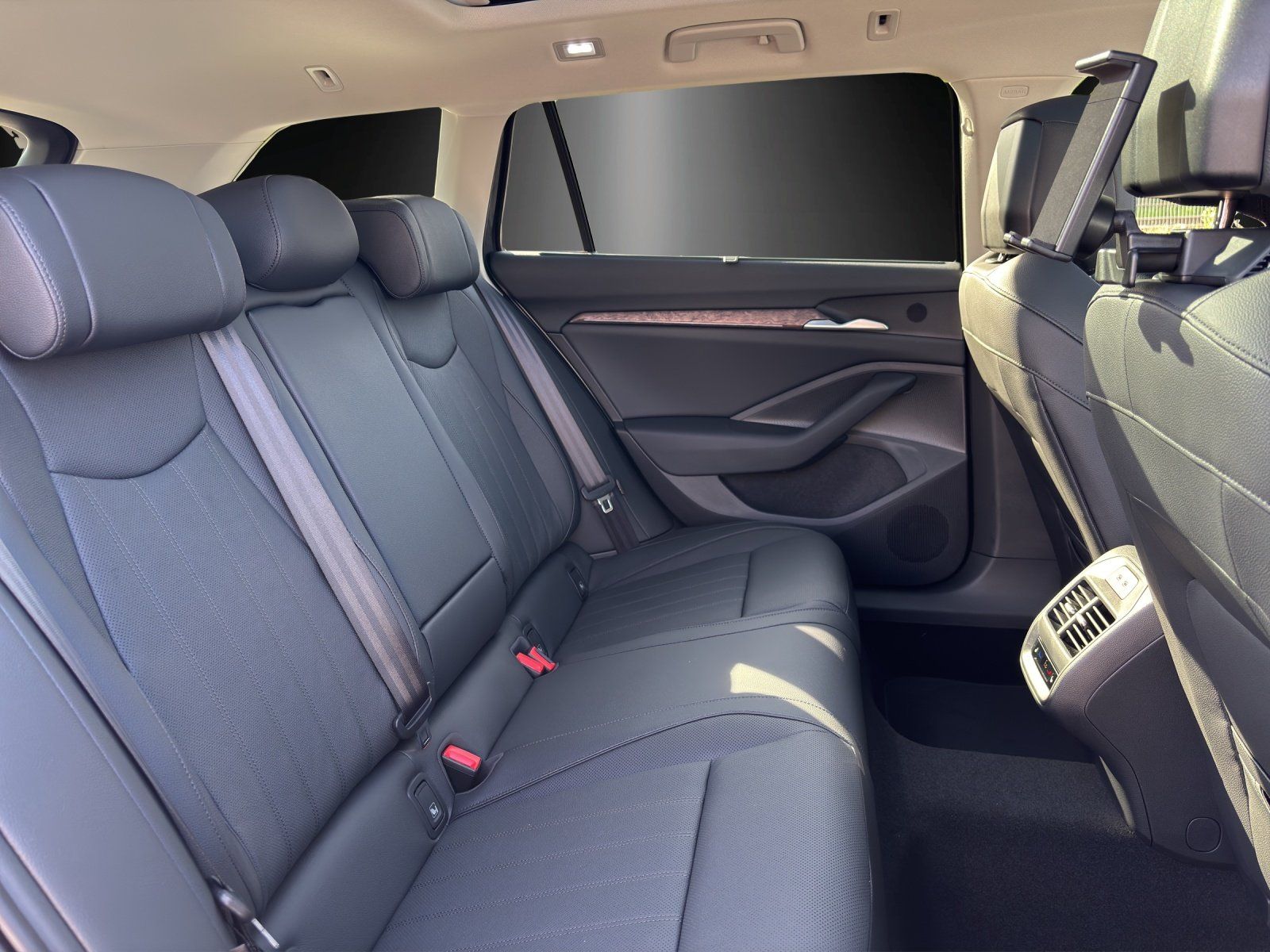Fahrzeugabbildung SKODA Superb Combi L&K 1,5 TSI iV 150 kW DSG