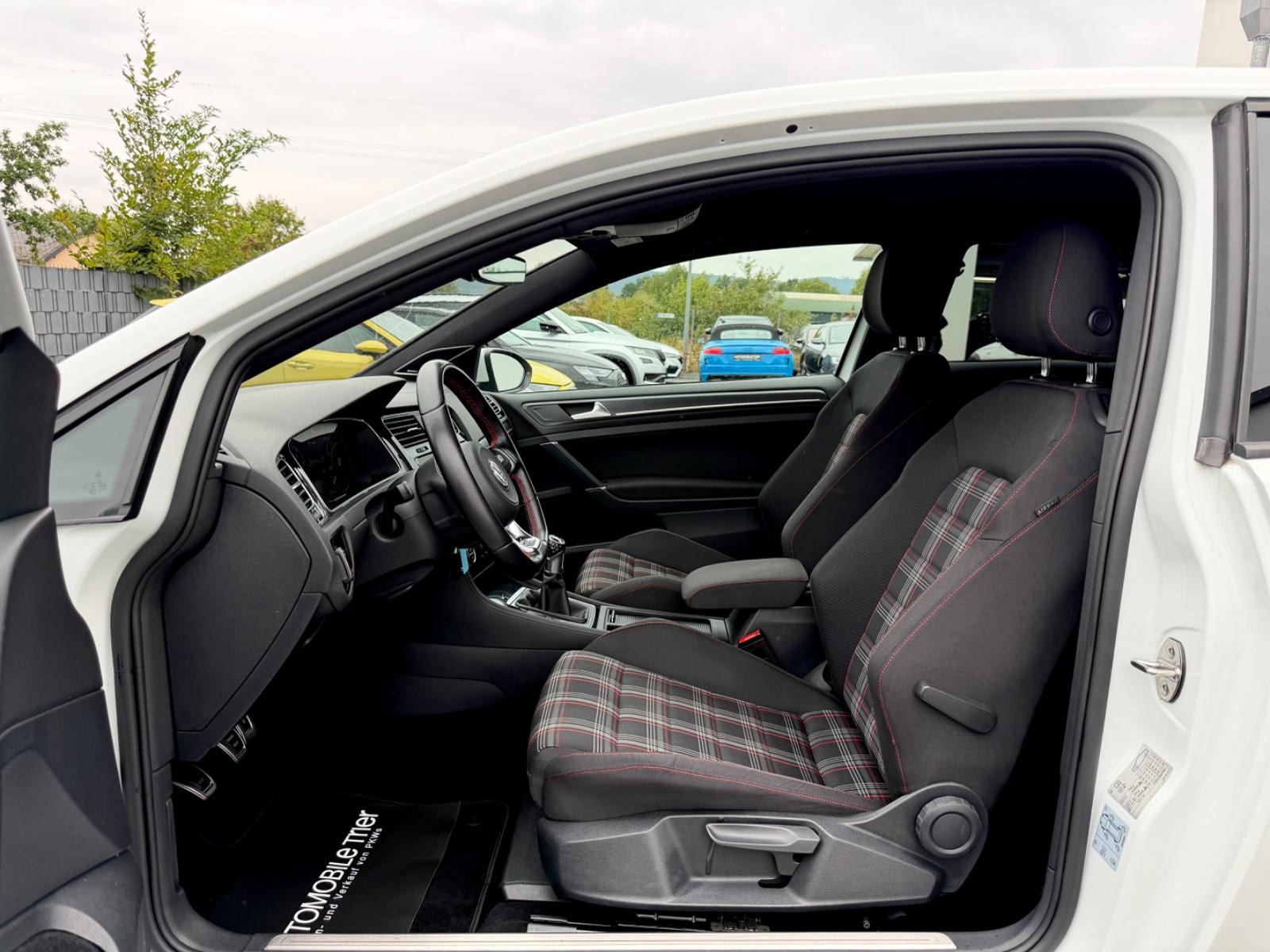 Volkswagen Golf 7 Lim. GTI Performance /LED/CAM/CARPLAY/