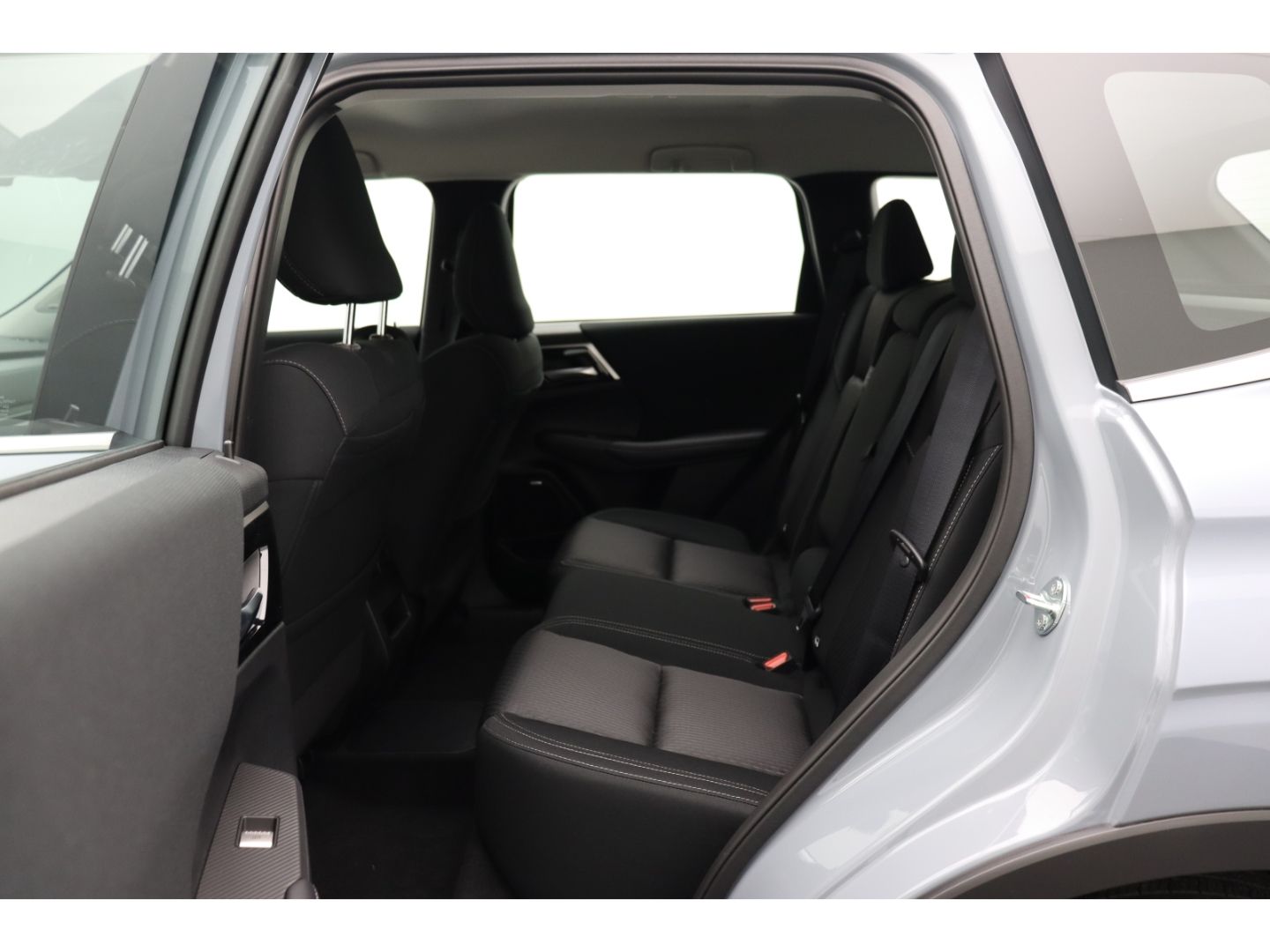 Fahrzeugabbildung Mitsubishi Outlander 2.4 PHEV 100 kW S-AWC Diamant ACC LED