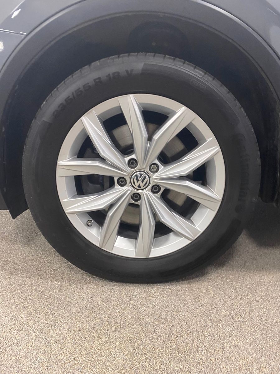 Fahrzeugabbildung Volkswagen Tiguan 2.0 TSI DSG 4MOTION Highline+ACC+DCC+NAVI