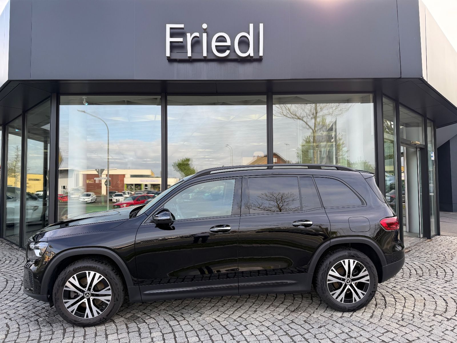 MERCEDES-BENZ GLB 200d Progr. Distro., Multibeam, AHK, Night