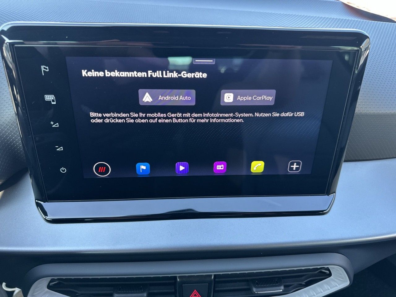 Fahrzeugabbildung SEAT Arona FR 1.0 TSI 116 PS 7-Gang-DSG - mit KI generiert/bearbeitet