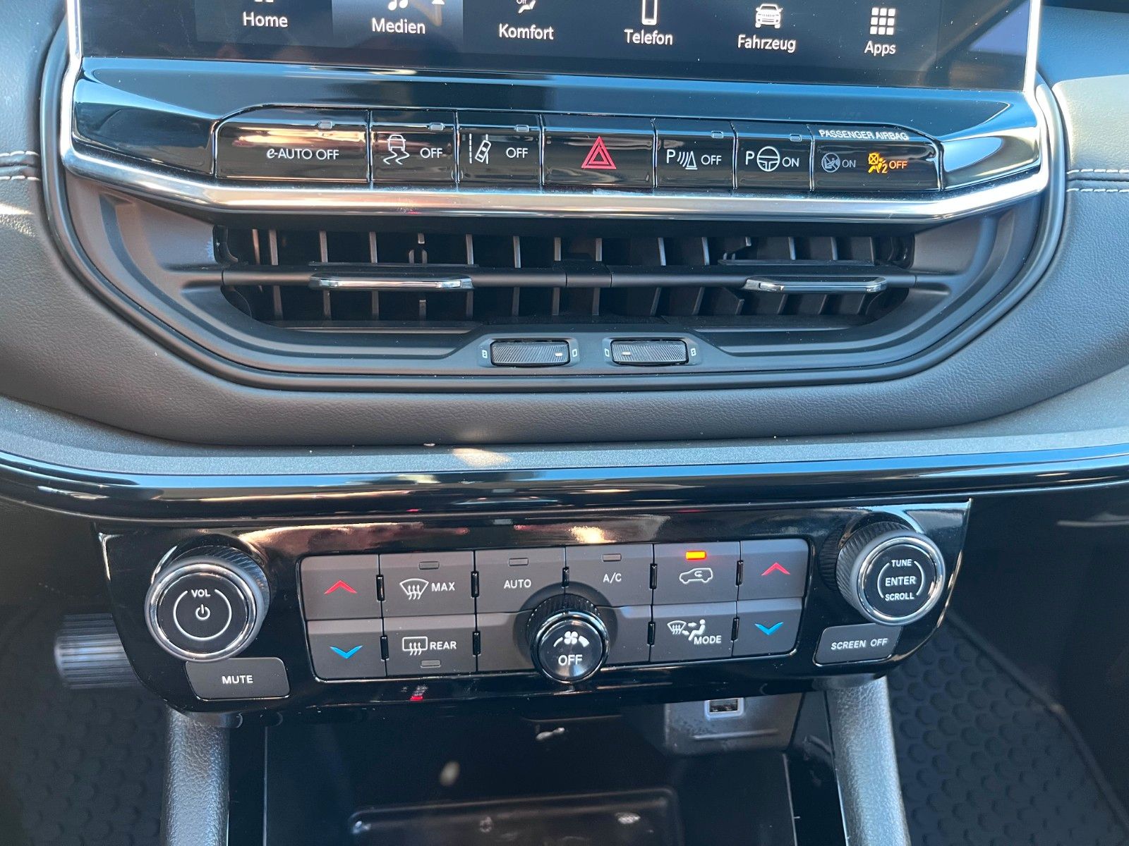 Fahrzeugabbildung Jeep Compass Summit Mild-Hybrid FWD Navi elektr. uvm