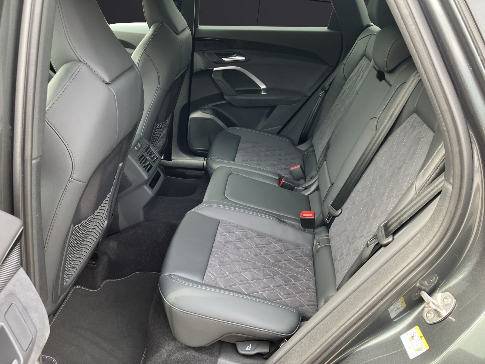 Fahrzeugabbildung Audi Q5 2.0 TDI quattro S line MATRIX AHZV ACC NAVI