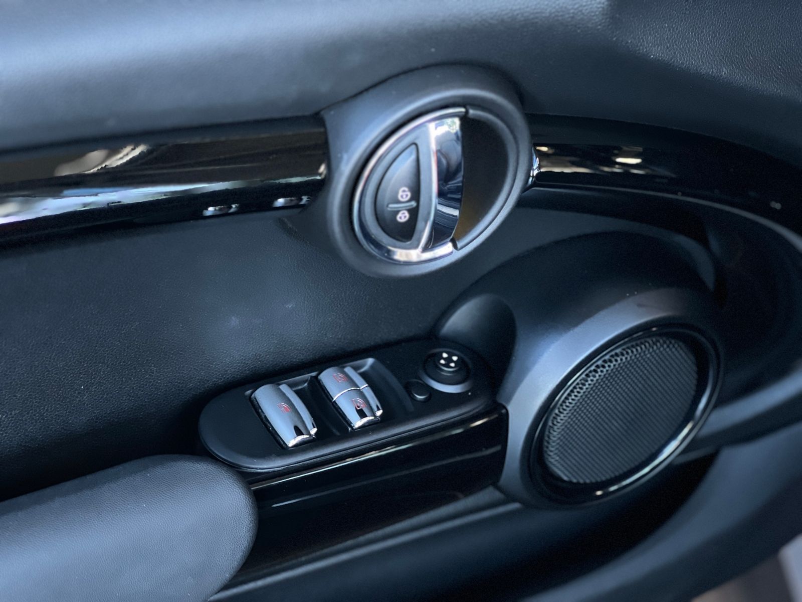 Fahrzeugabbildung MINI Cooper S Cabrio Chili LED NAV RFK SHZ ALU