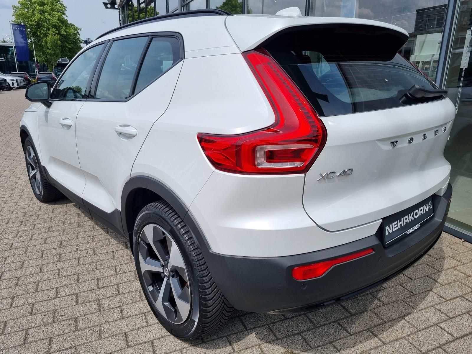 Fahrzeugabbildung Volvo XC40 B4 Benzin Plus Dark 'elektr. Glasdach'
