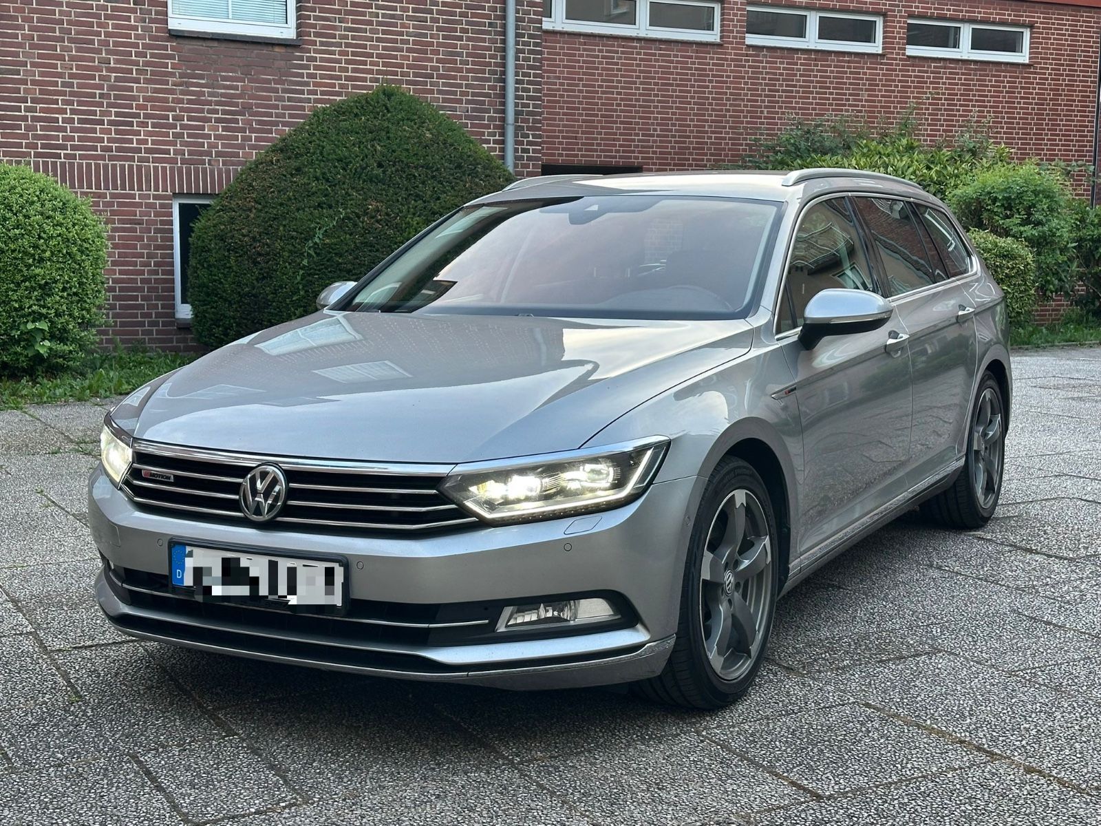 VW Passat  2.0 TDI / 4Motion/Digital Tacho/Navi/AHK