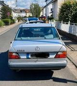 Mercedes-Benz Mercedes- Benz E 220 - gebrauchte Mercedes-Benz E 220 aus dem Jahr 1993