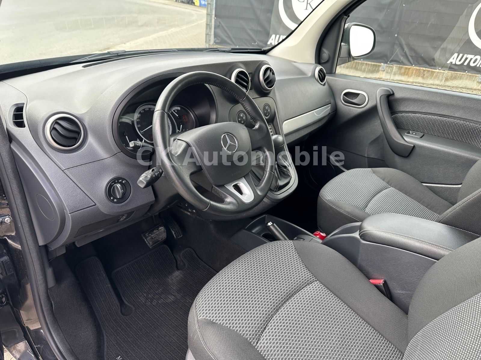 Fahrzeugabbildung Mercedes-Benz Citan Kombi 112 Lang Automatik/Navi/Pano/Kamera