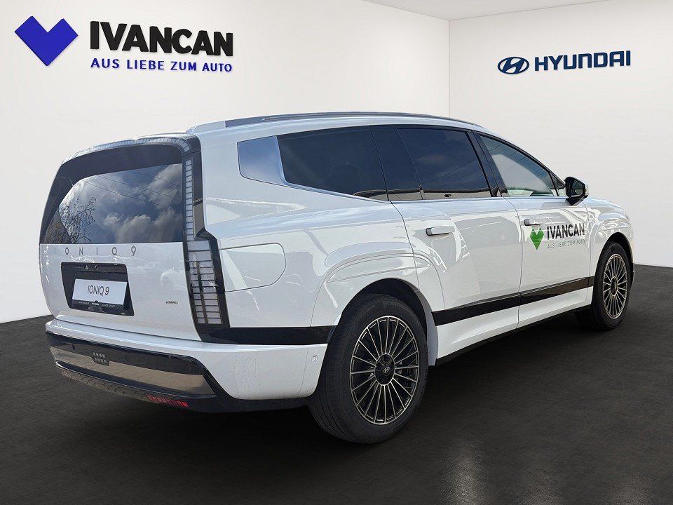 Fahrzeugabbildung Hyundai IONIQ 9 6-Sitzer 110kWh 307PS AWD UNIQ Pano, Swi