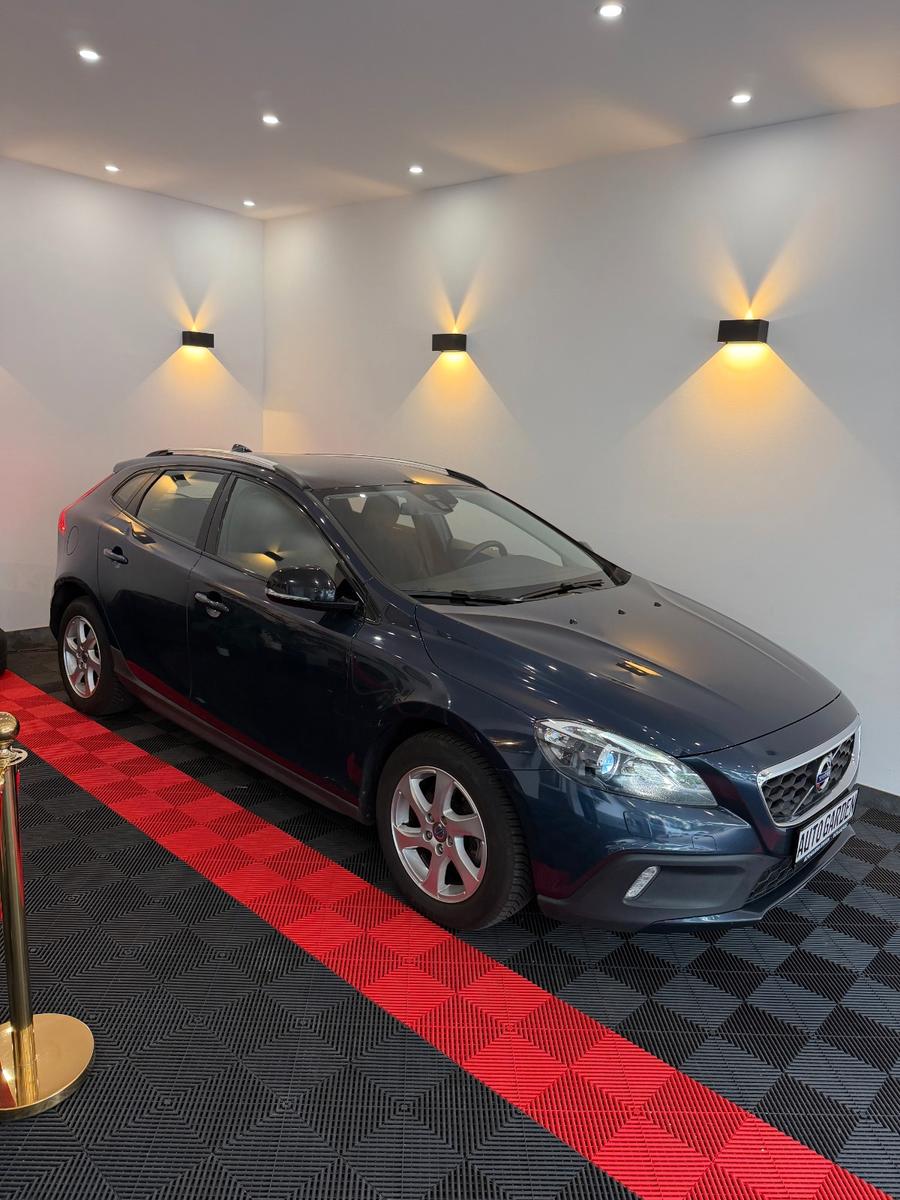 Volvo V40 Cross Country Momentum