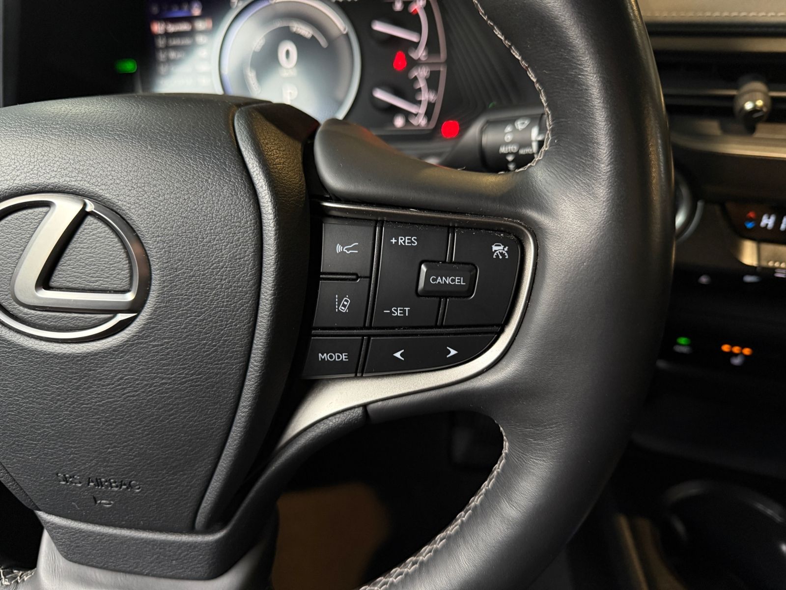 Fahrzeugabbildung Lexus UX 250h  Style Edition MY22 LED KAM DAB+