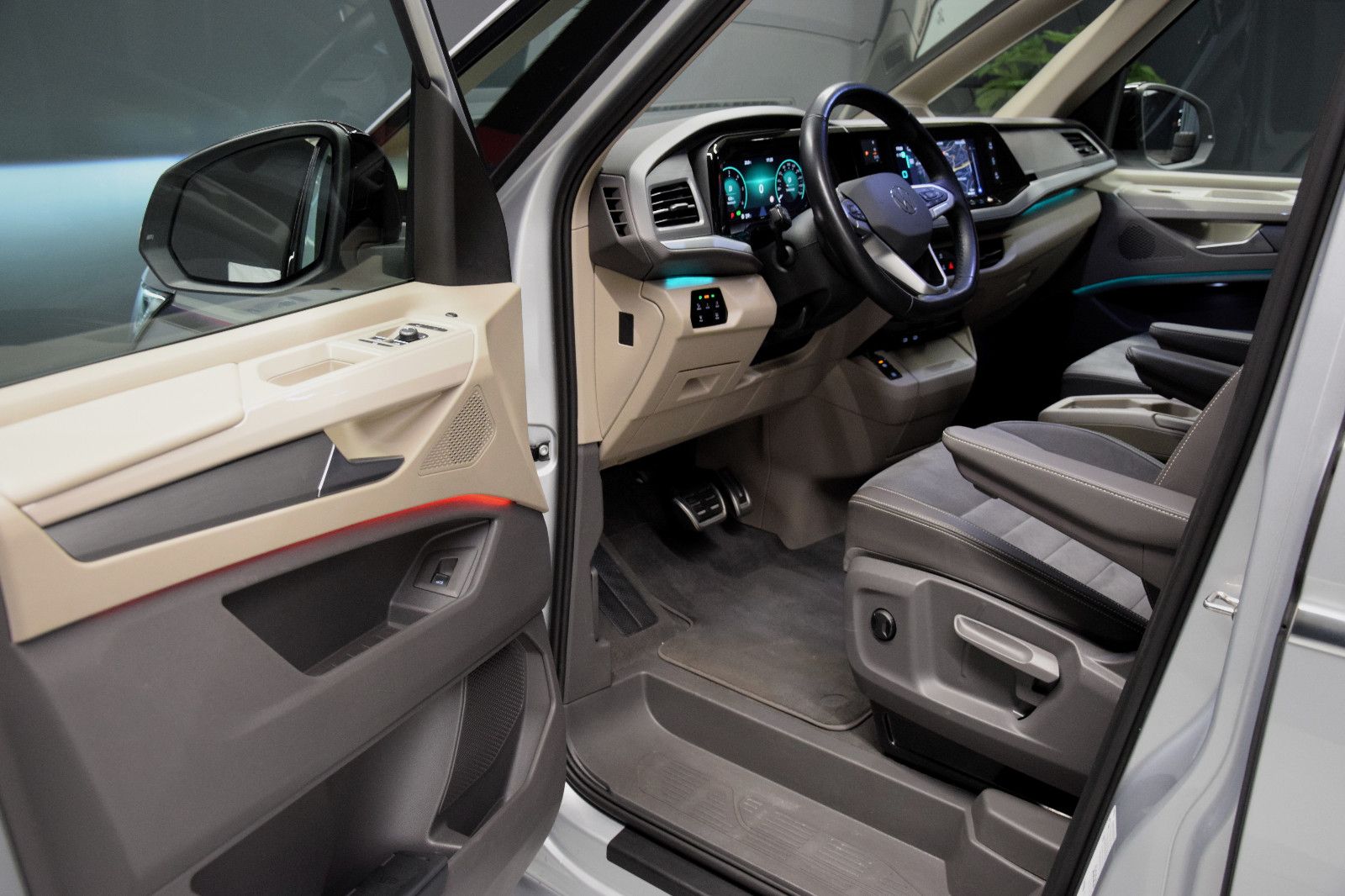 Fahrzeugabbildung Volkswagen T7 Multivan Style lang h/k ACC HuD Stndhz Matrix