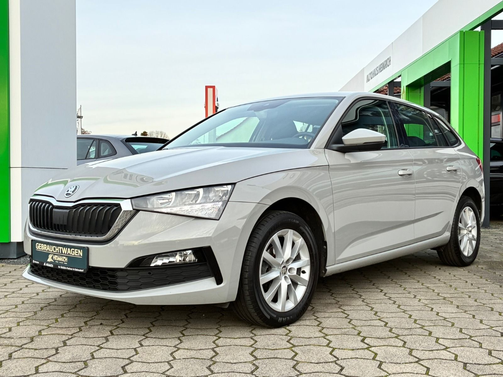 Fahrzeugabbildung SKODA Scala 95PS 5-Gang*LED*SHZ*PDC*SmartLink