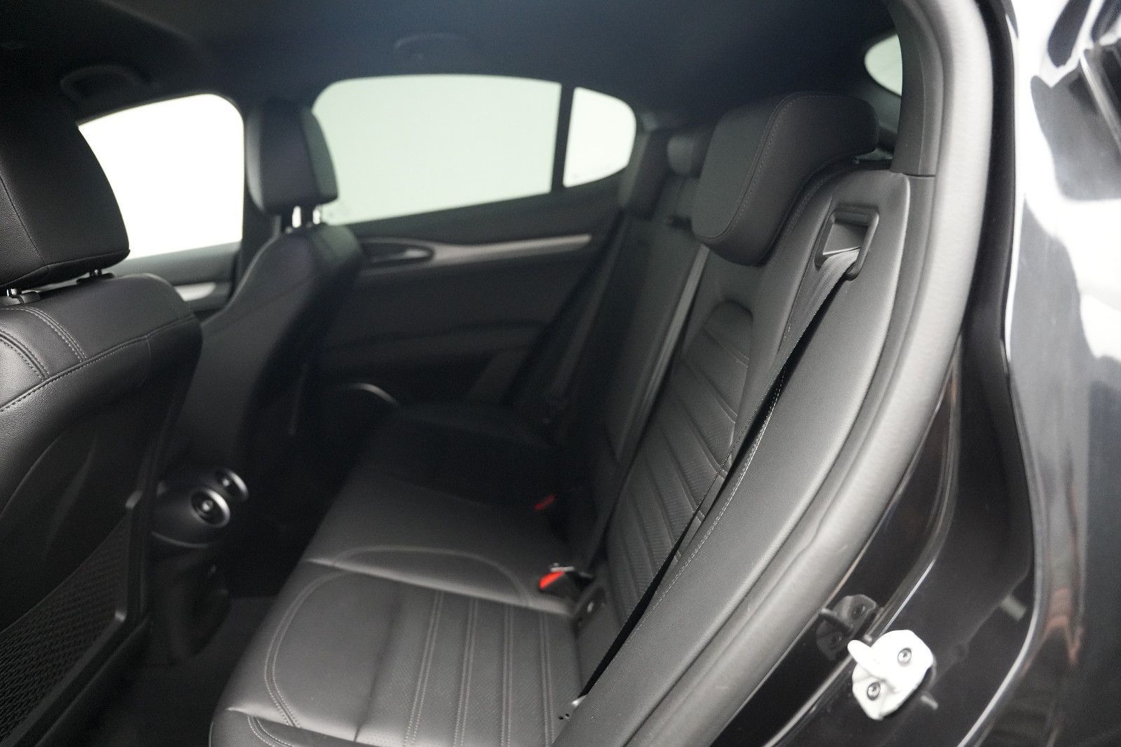 Fahrzeugabbildung Alfa Romeo Stelvio Veloce *Kamera*Leder*Memory*AllBlack