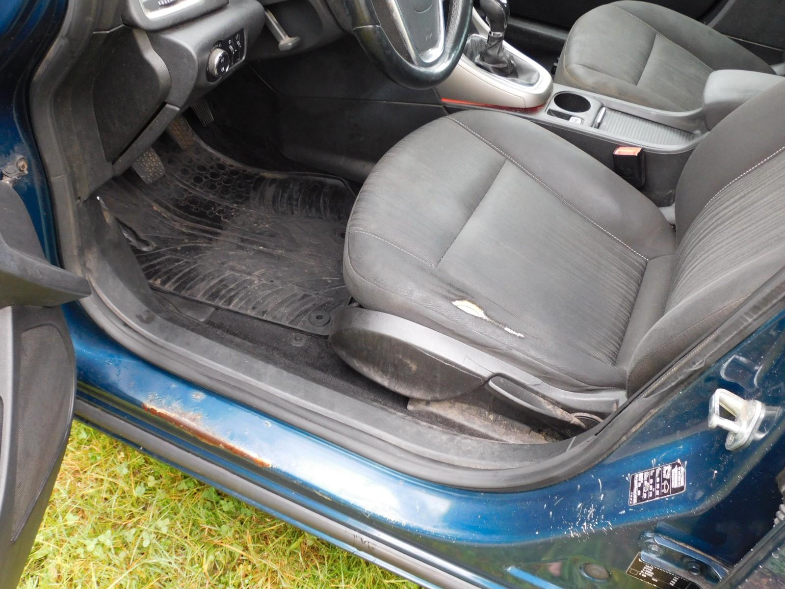 Opel Astra 2011 — photo 10