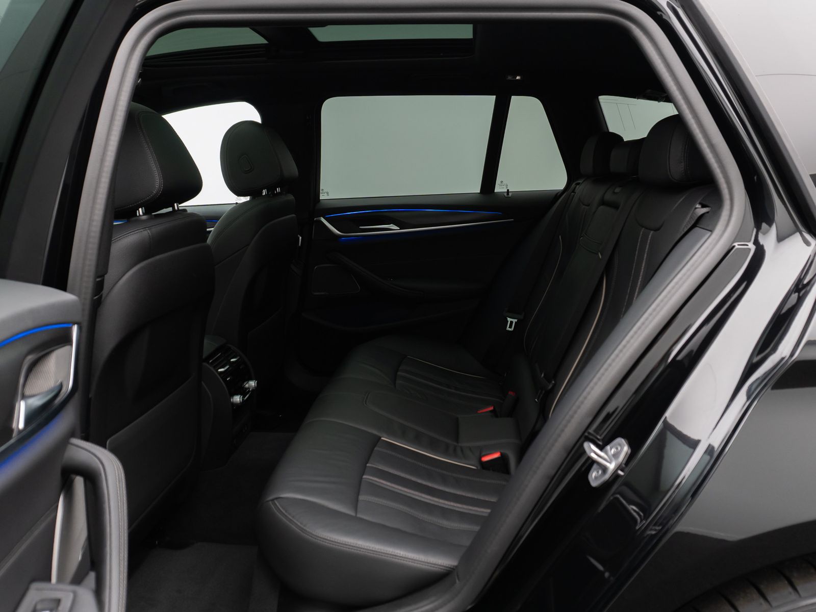 Fahrzeugabbildung BMW 520d xD M Sport Panorama Kamera DAB H/K Alarm