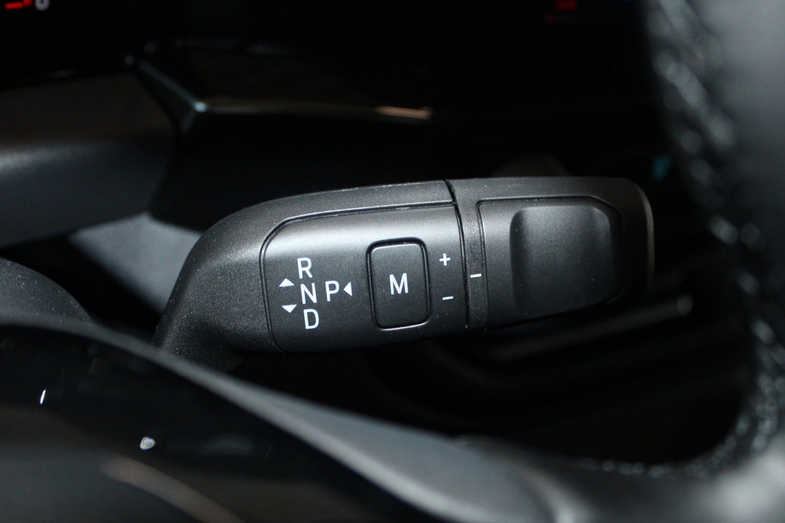 Fahrzeugabbildung Ford Tourneo Custom L2 8-Sitz Titanium Aut. LED PANO