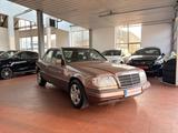 Mercedes-Benz E 200 2.Hand Sehr gepflegter Zustand - gebrauchte Mercedes-Benz E 200 aus dem Jahr 1994