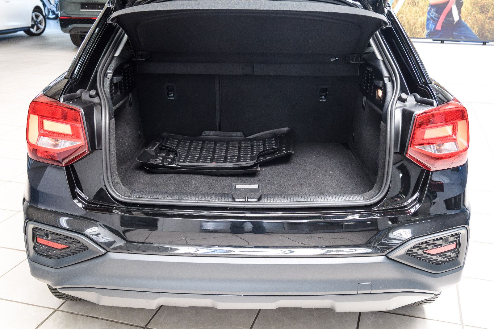 Fahrzeugabbildung Audi Q2 35 TFSI S tronic LED/SZH/RFK/NAVI/GJR