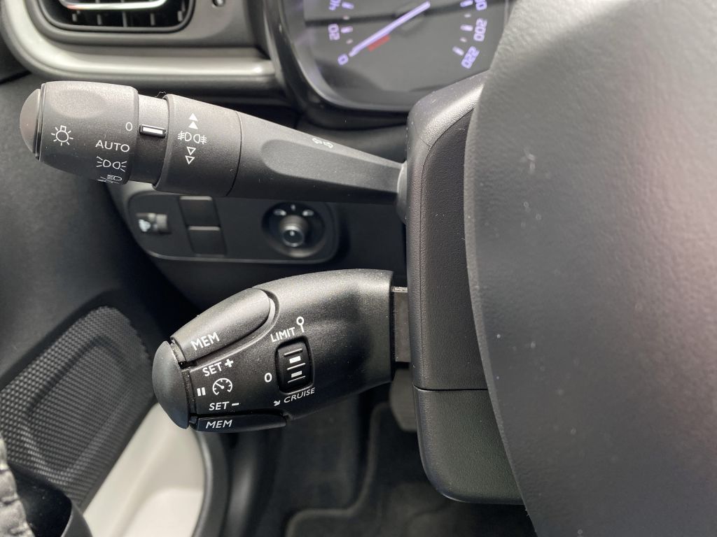 Fahrzeugabbildung Citroën C3 Pure Tech 110 S&S MAX *Navi*Rückf.k.*