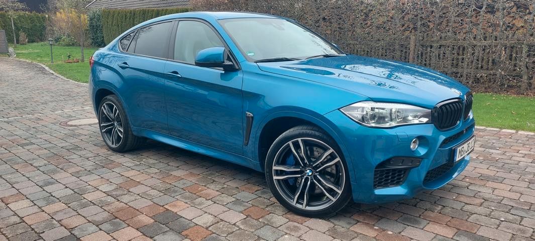 BMW X6 M- Pano-B&amp;O-Akrapovic-LongBeachBlueMetalik