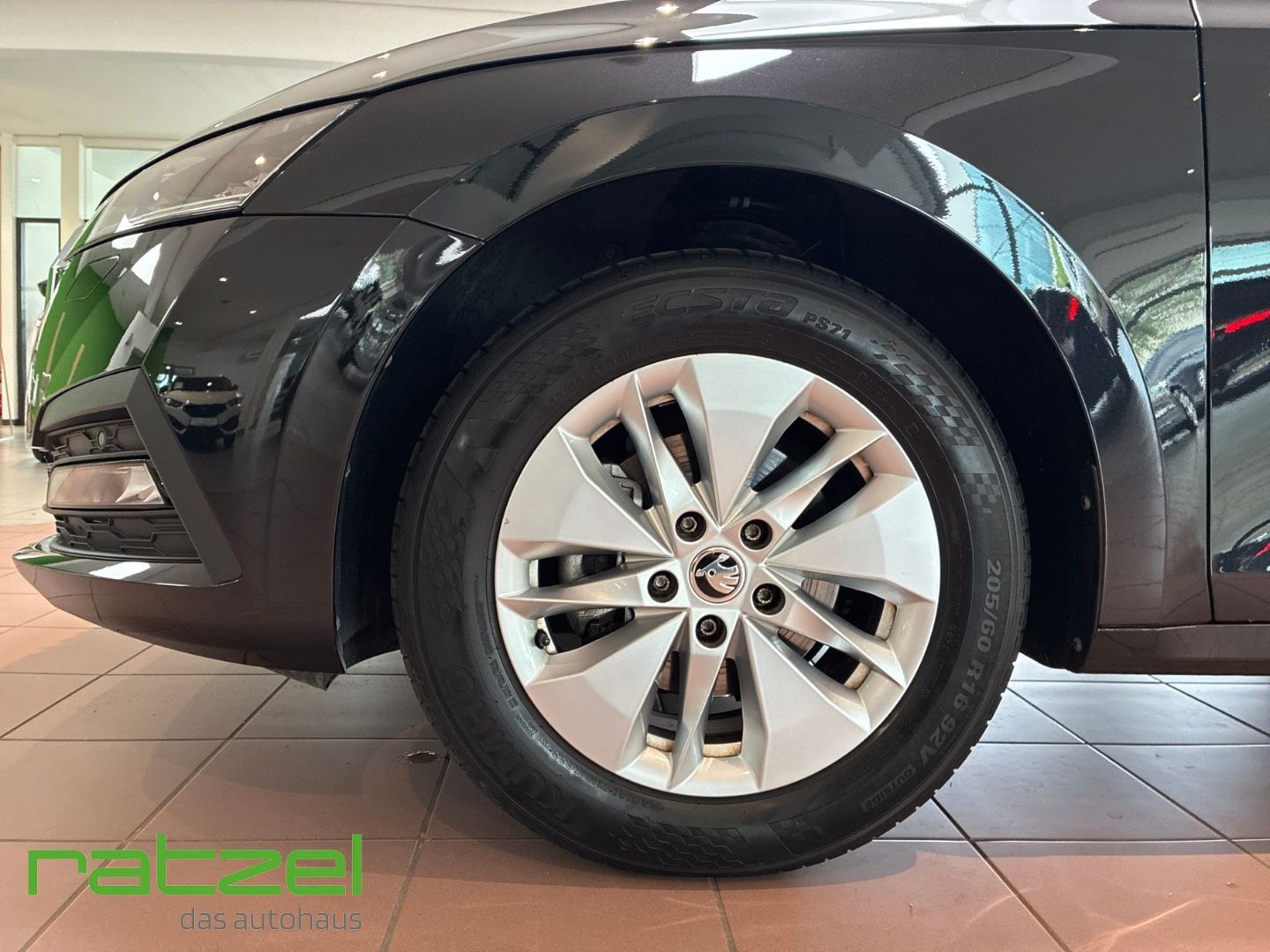 Fahrzeugabbildung SKODA Octavia Combi 2.0 TDI Ambition AHK Navi Digitale