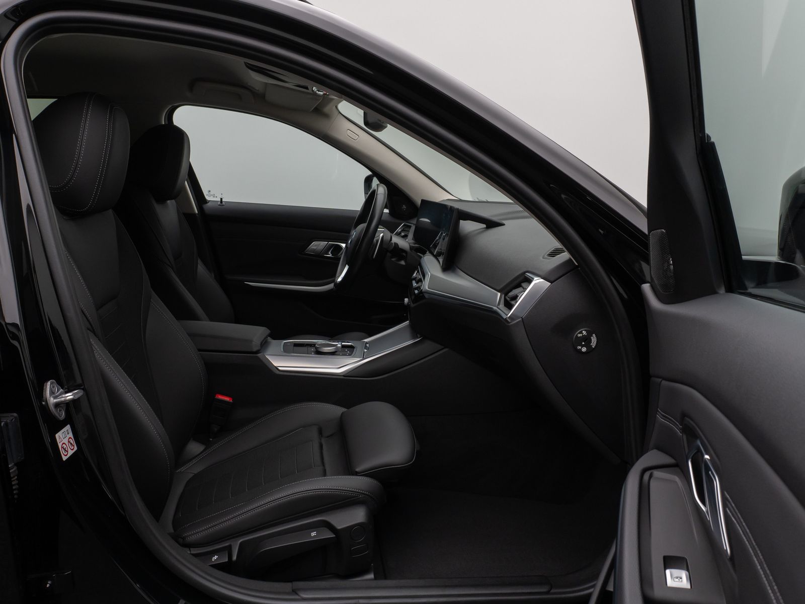 Fahrzeugabbildung BMW 320e Kamera HUD DAB H/K AHK Stop&Go Sport LED