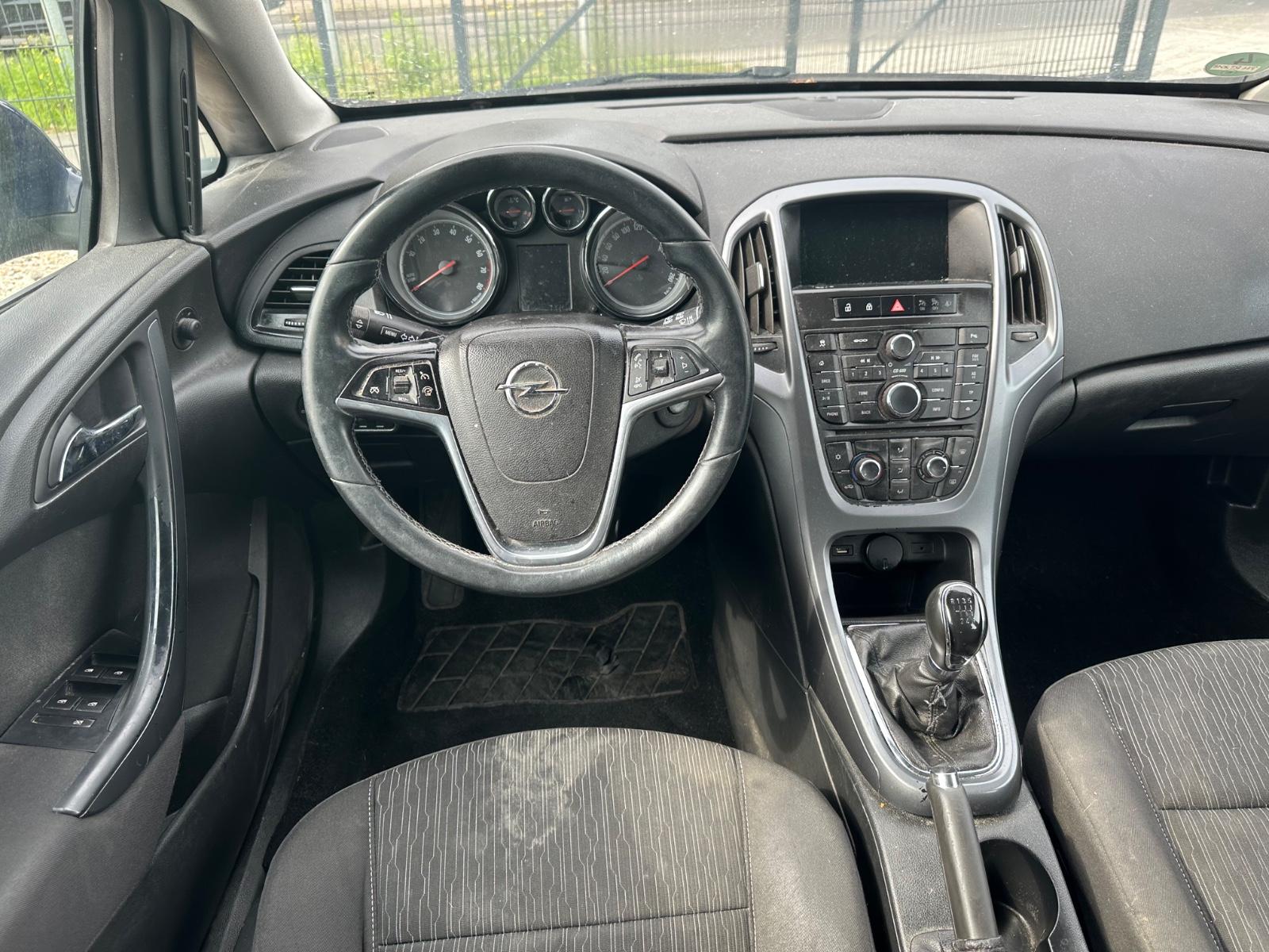 Opel Astra 2015 — photo 11