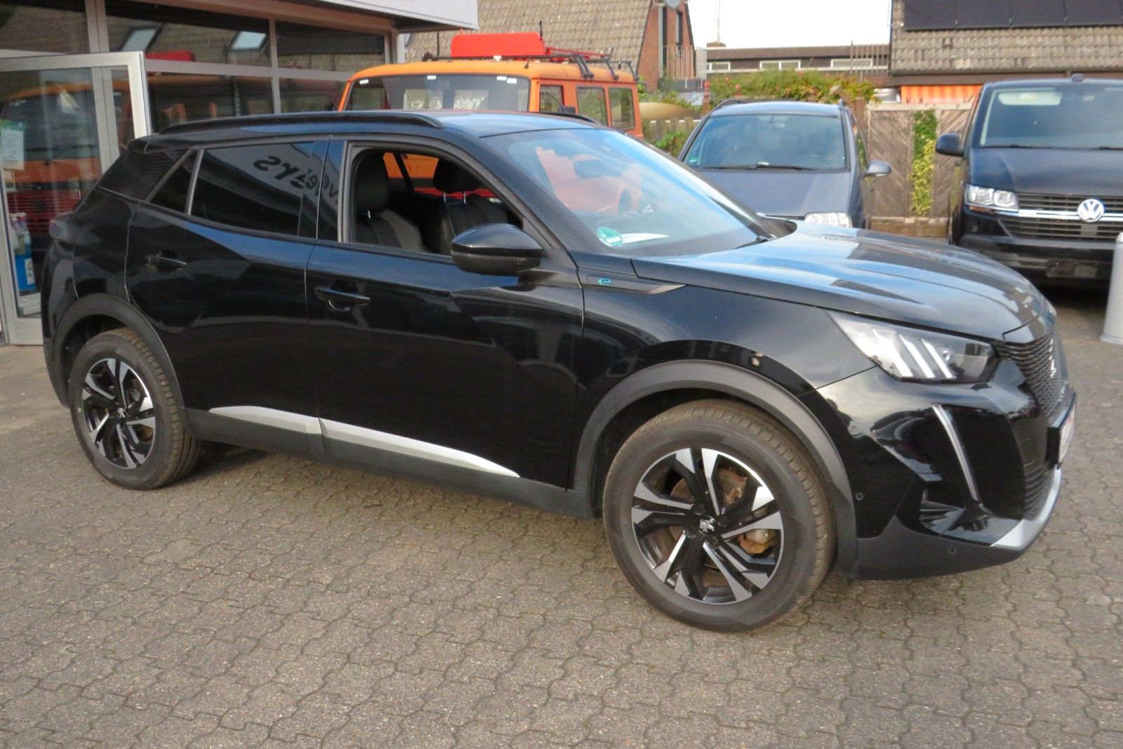 Fahrzeugabbildung Peugeot 2008 e- GT PDC KAMERA NAVI SITZH.