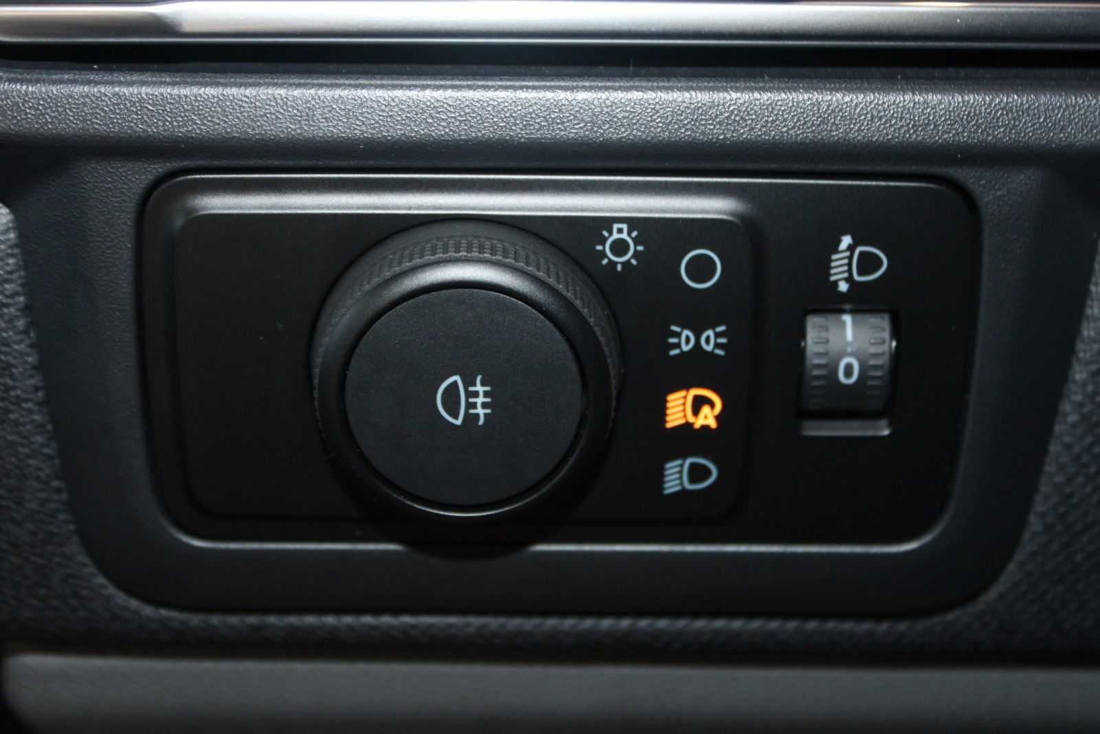Fahrzeugabbildung Ford Tourneo Custom L2 8-Sitzer Titanium AHK LED ACC