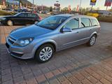 Opel Astra Caravan 1.7 CDTI 74kW - - Opel Astra aus 2005 mit Diesel-Antrieb
