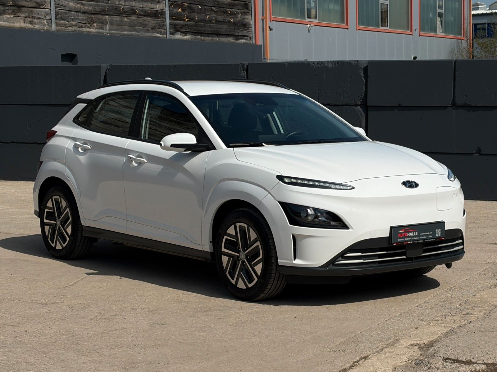 Fahrzeugabbildung Hyundai KONA E Select SHZ LHZ ACC Navi CarPlay PDC LKA