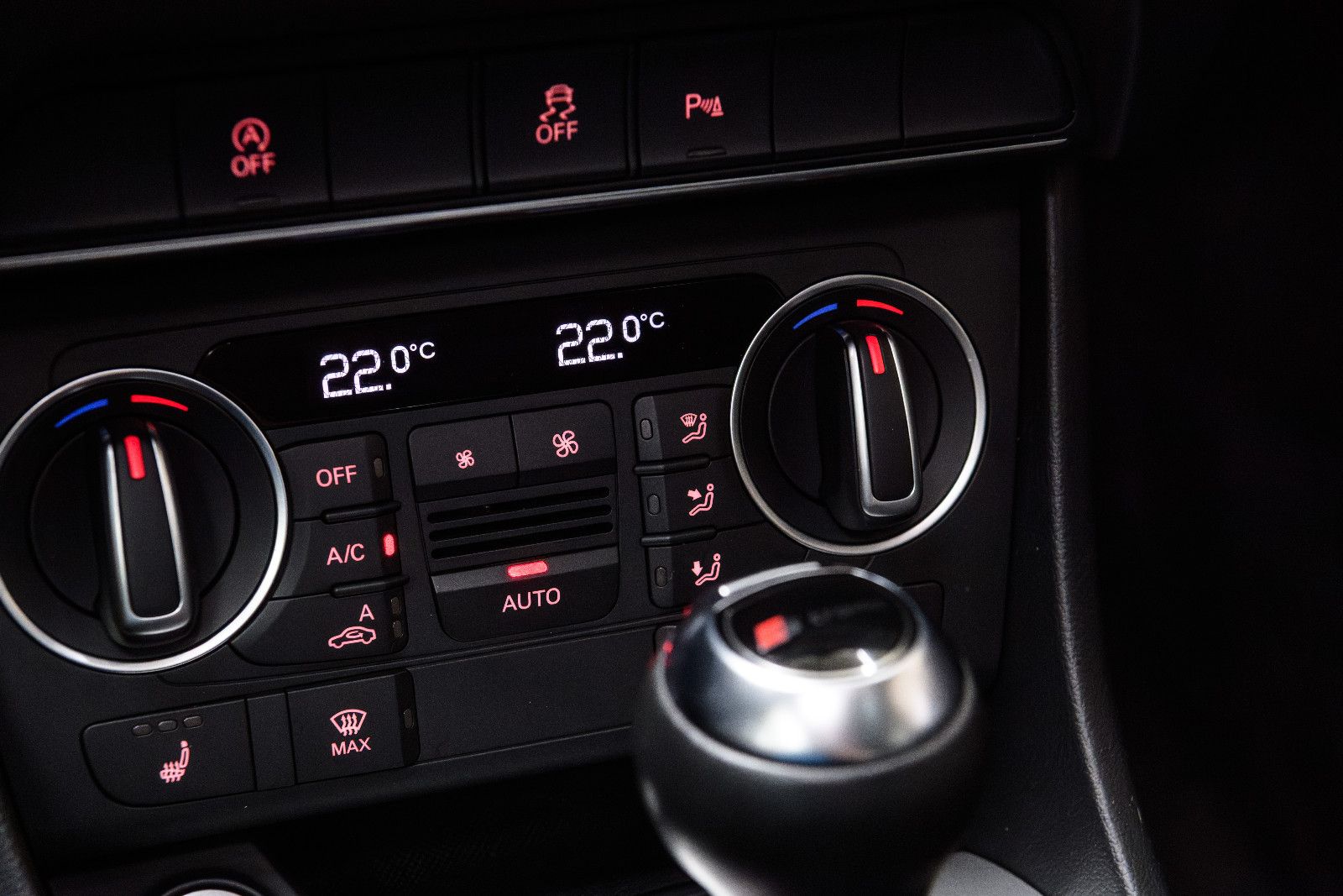 Fahrzeugabbildung Audi Q3 1.4l 110kw S-Line +AHK +Pano +Navi