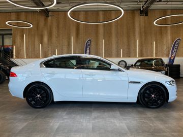 Jaguar XE Pure *NAVI*360°*SZHZ*TEMPO*BI-XENON*PDC*TOUCH