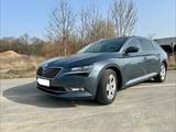 Skoda Superb 2.0 TDI SCR 140kW DSG Style Combi Style - Skoda Superb aus 2016 mit Diesel-Antrieb: Kombi, 2.0