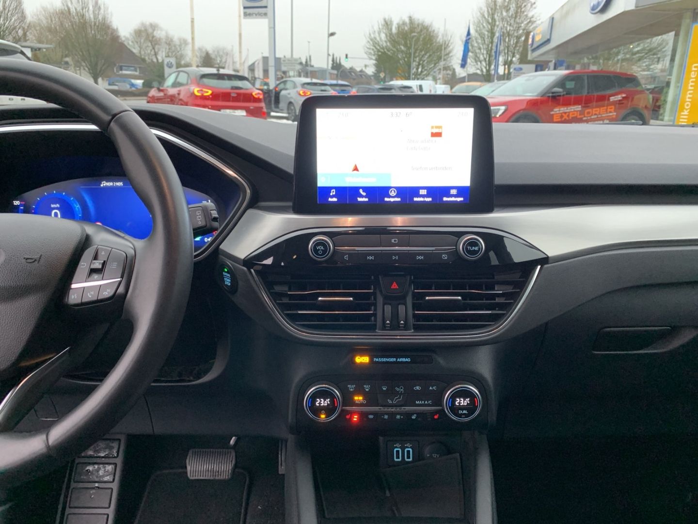 Fahrzeugabbildung Ford Kuga Titanium X Automatik, AHK, adapt.LED Schein