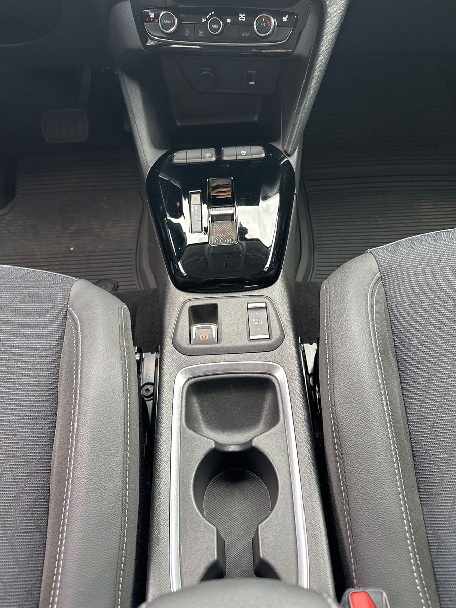 Fahrzeugabbildung Opel Corsa e Elegance NAV+LED+KAMERA+SHZ+VCOCK+TOTW