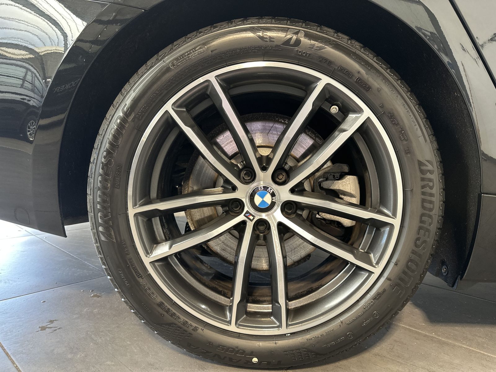 Fahrzeugabbildung BMW 520d Touring M-Sport NAV+LED+ACC+PANO+SHZ+LHZG
