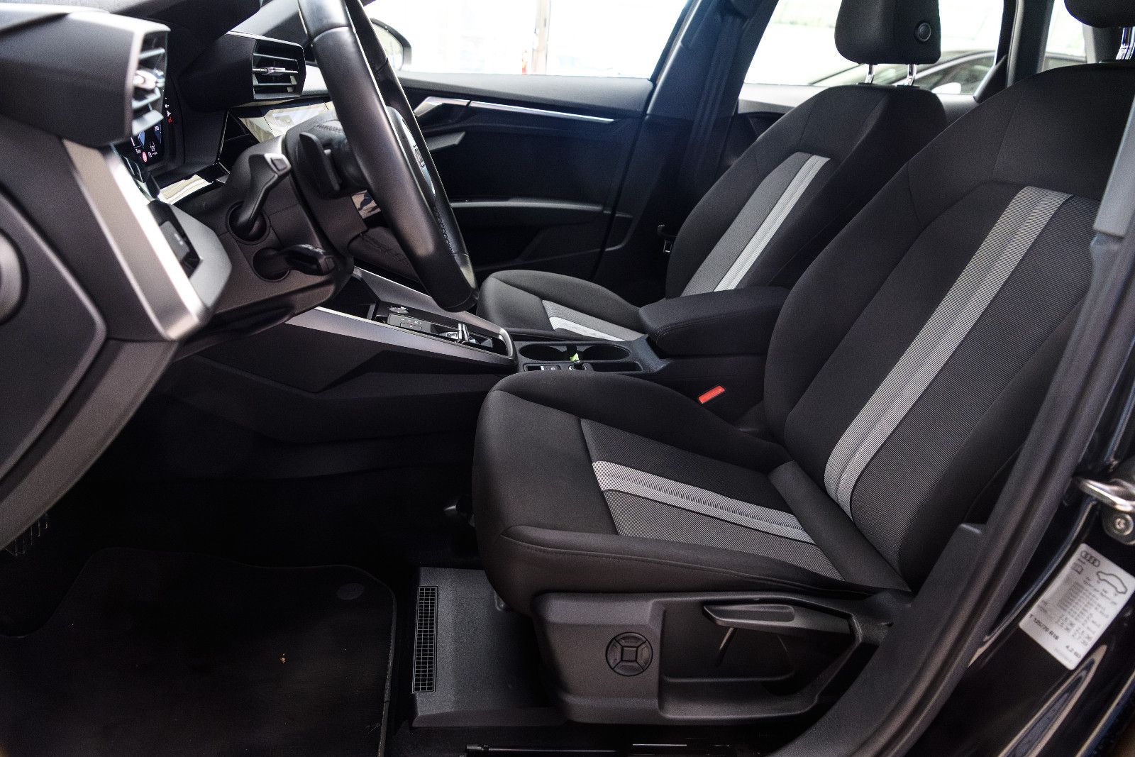 Fahrzeugabbildung Audi A3 30 TFSI S tronic advanced Sportback