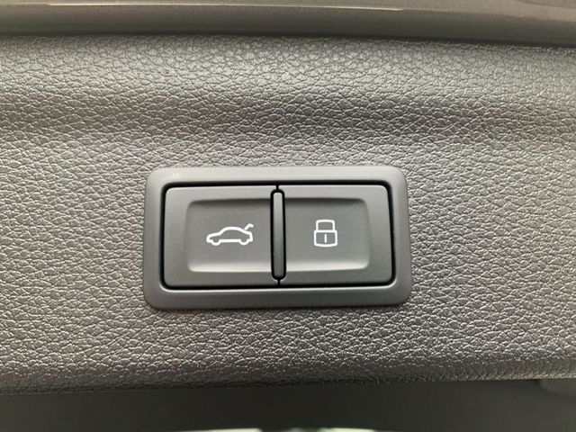 Q3 35 TDI S TRONIC S LINE +LED+KAMERA+NAVI+AHK++