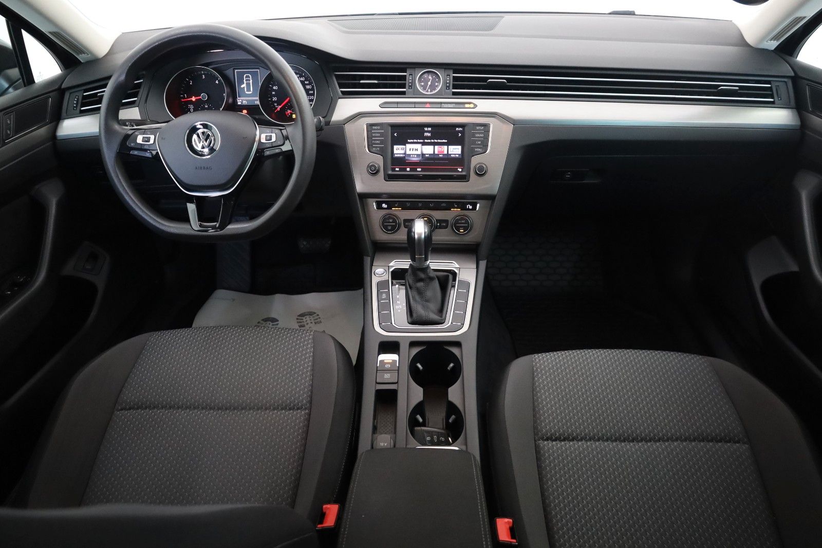 Fahrzeugabbildung Volkswagen Passat Variant Trendline DSG LED,SH,PDC,SR+WR