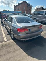 BMW E92 330i - BMW 330 aus 2007: 330i
