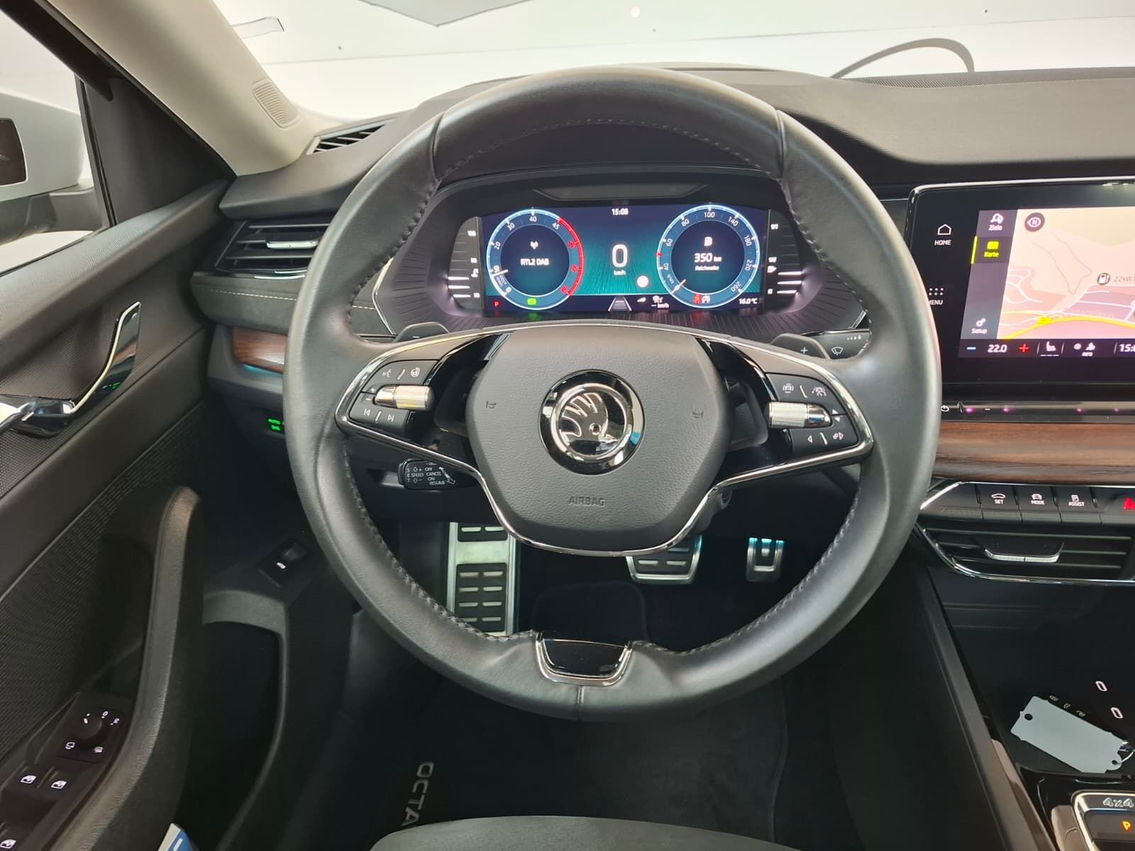 Fahrzeugabbildung SKODA Octavia Combi Scout 2,0 TDI DSG 4x4 +AHK +Kamera