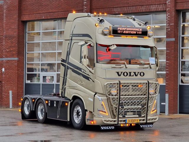 Volvo FH 13.500 Globetrotter XL 6x2 - Show truck - Cus