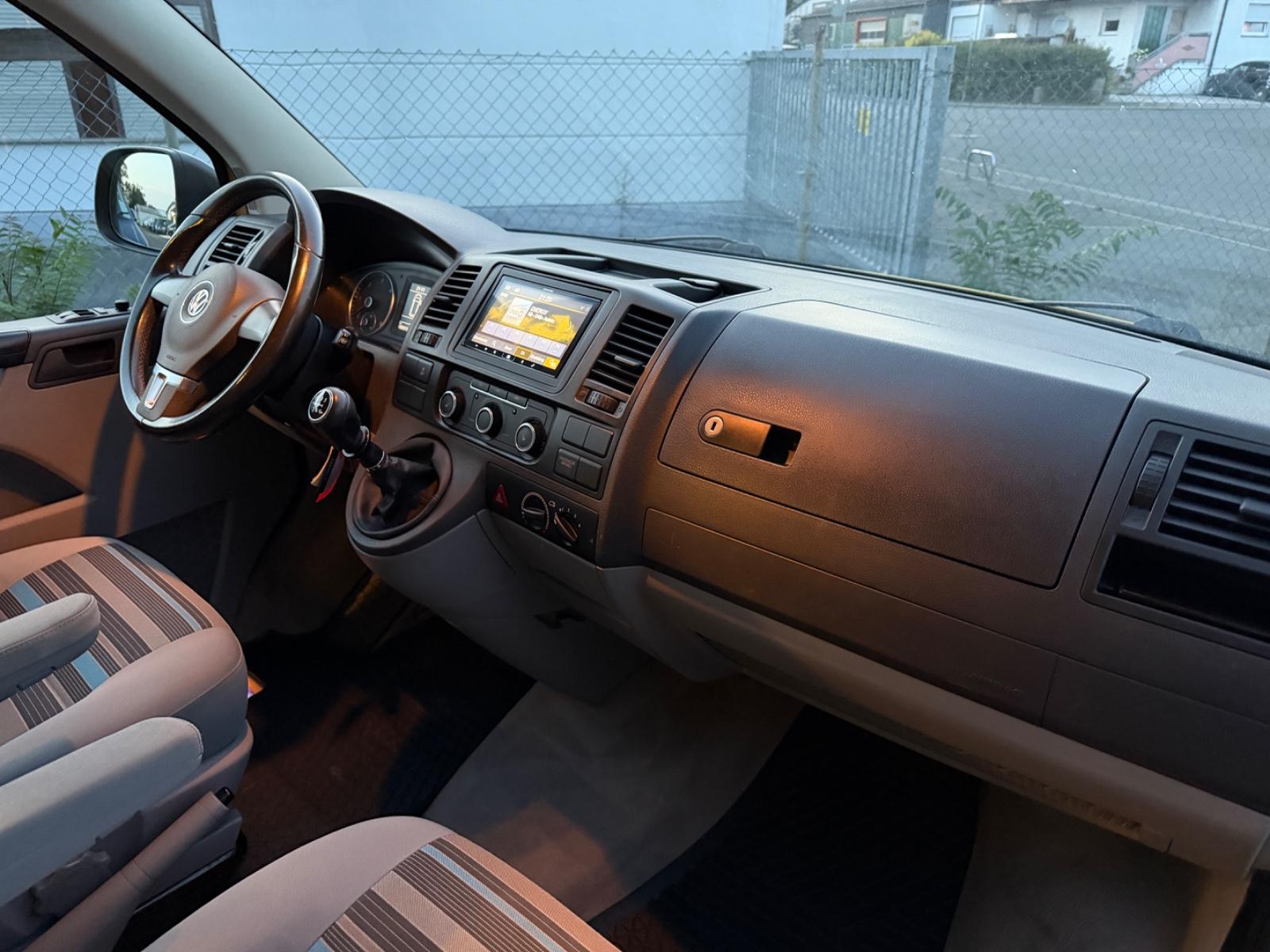 Volkswagen T5 California Beach 2.0 TDI 140 ch BVM / 1ère main / Toit relevable / Mini-cuisine / Chauffage auxiliaire