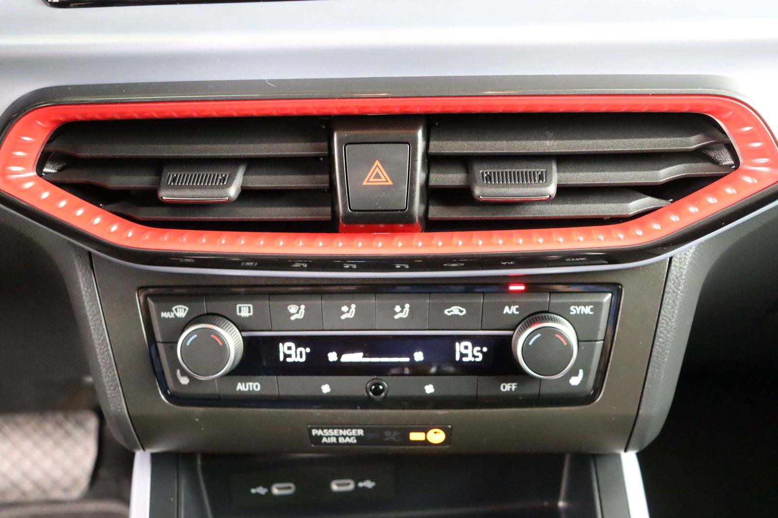 Fahrzeugabbildung SEAT Arona FR DSG * LED * Alcantara * PDC
