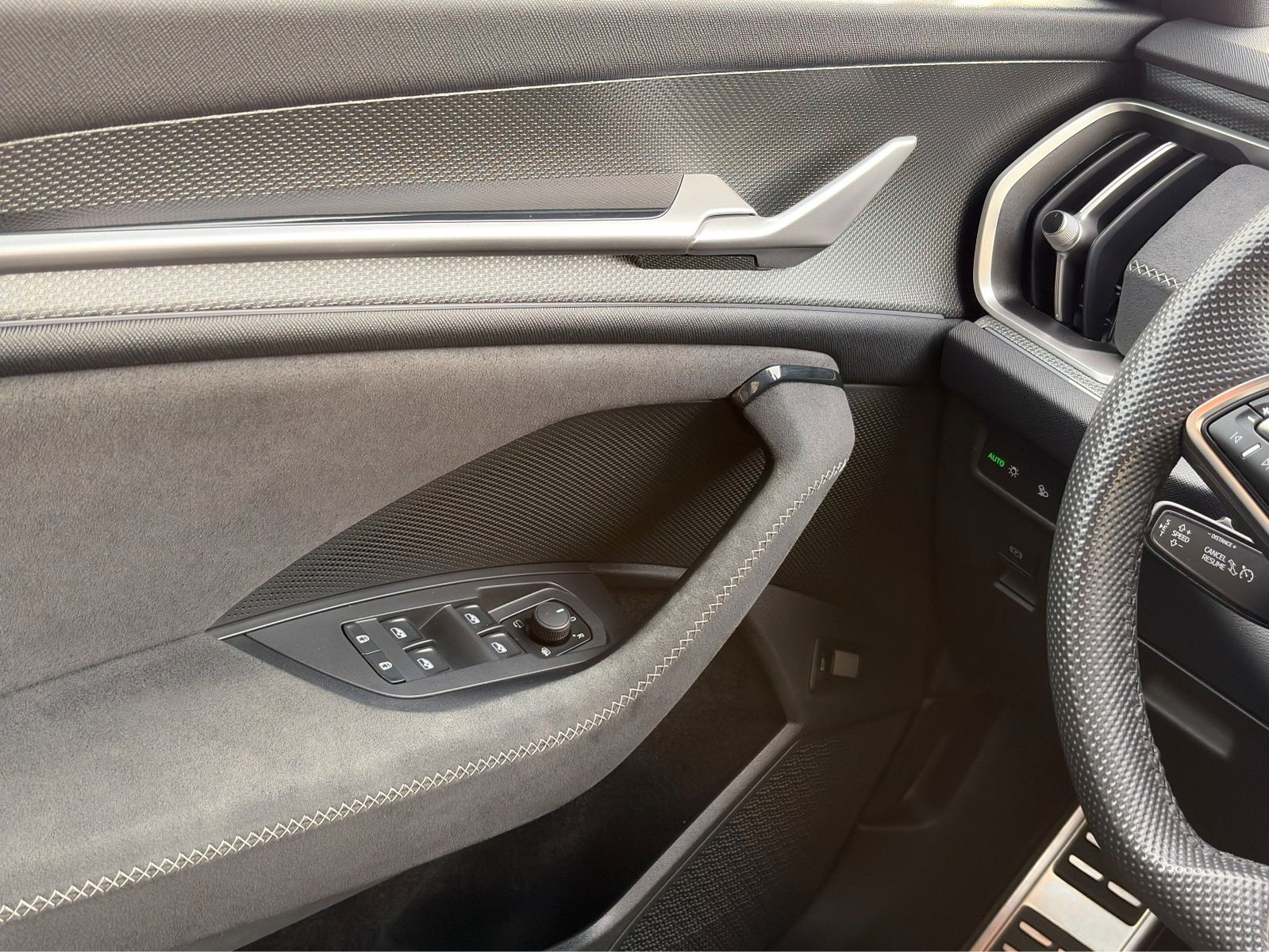 Fahrzeugabbildung SKODA Kodiaq 1.5 TSI DSG*Sportline*7-Sitzer*ViCo*SHZ*
