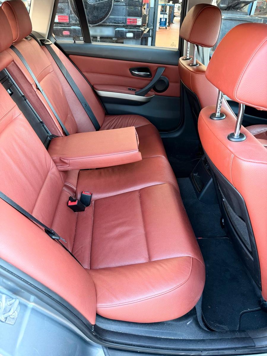 BMW 318 2011 — photo 10